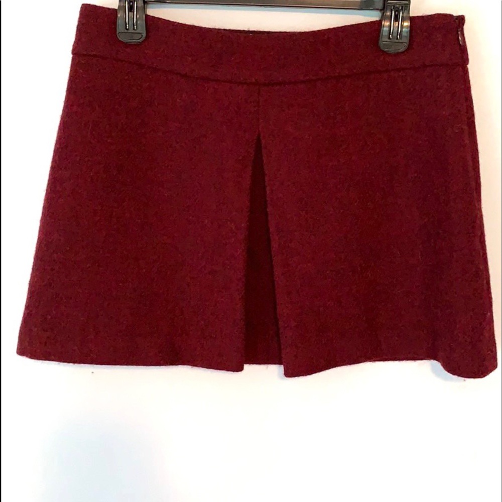 THEORY Wool skirt size 6, Bordeaux color w lining*
